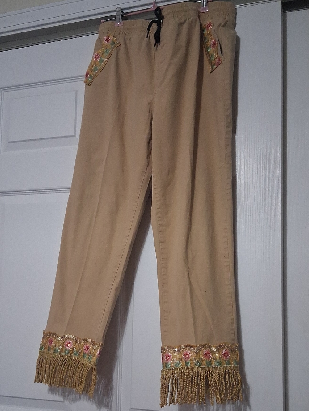 LIGHT GOLD Fringe Hem Embellished Casual Jeans. Sizw L $39